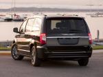 Chrysler Town & Country 2010 года